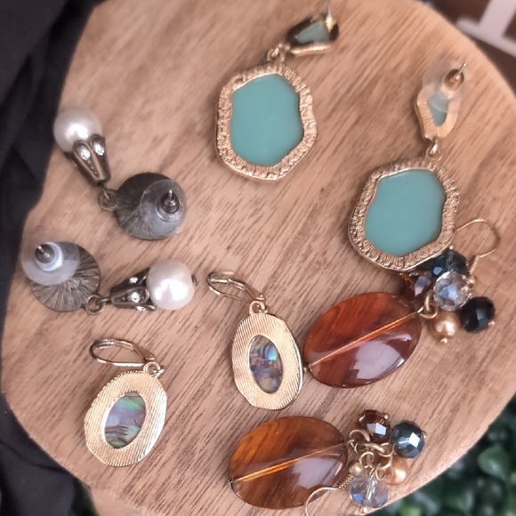 9 Piece Vintage Earring Set - Picture 9 of 9